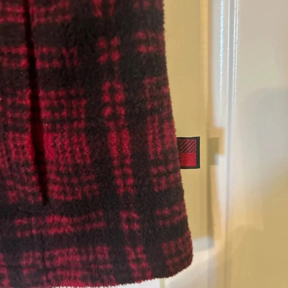 Cabincore Vintage Woolrich Red/Black Plaid Vest. Old Money. Academia. Gorpcore - Picture 3 of 9